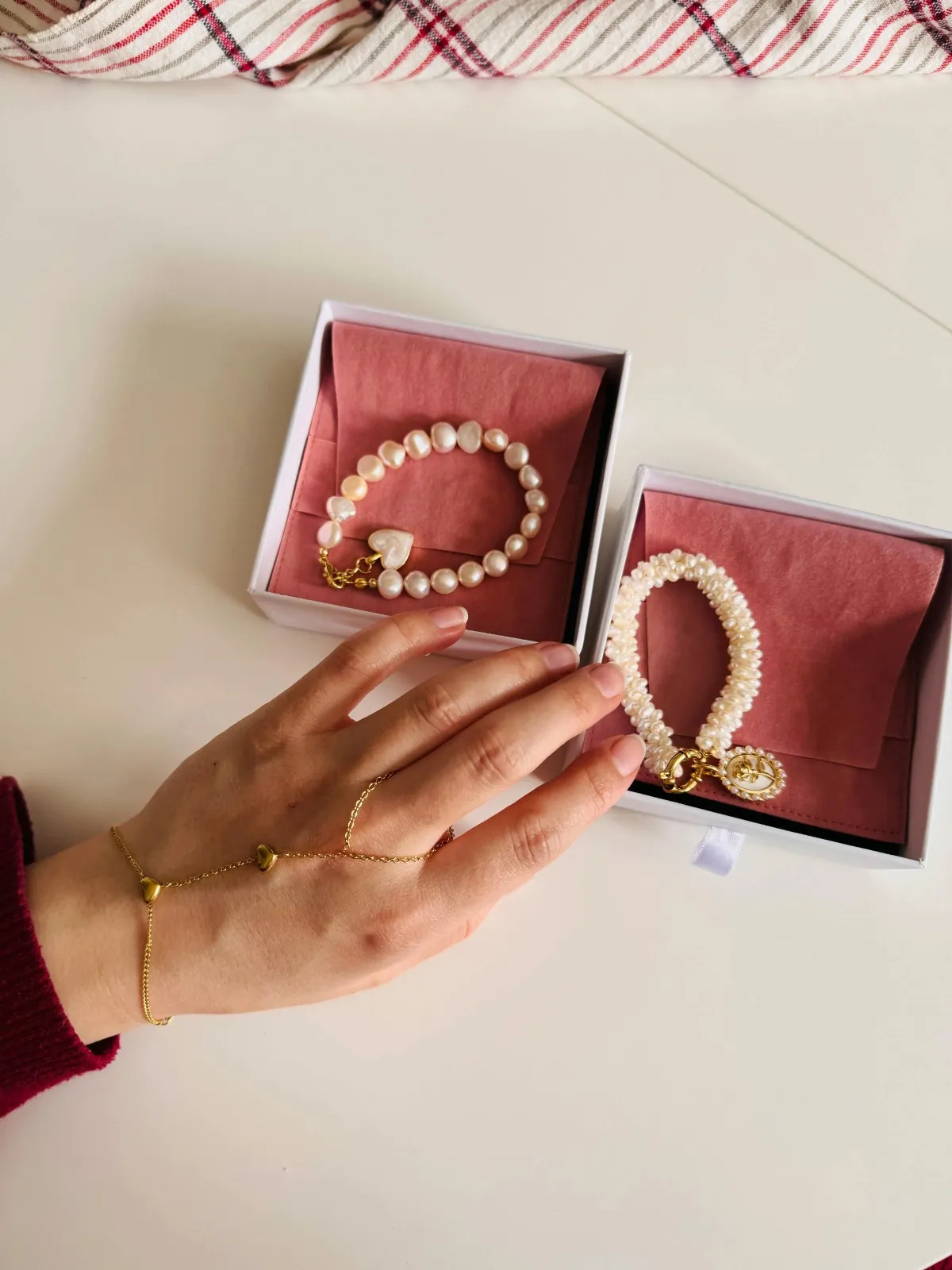 Two pearl bracelets set